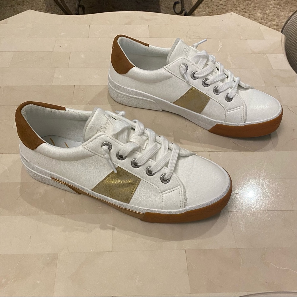 Cute Women's Sneakers White/Gold Like New (worn 2X) sz 10 great with wide leg